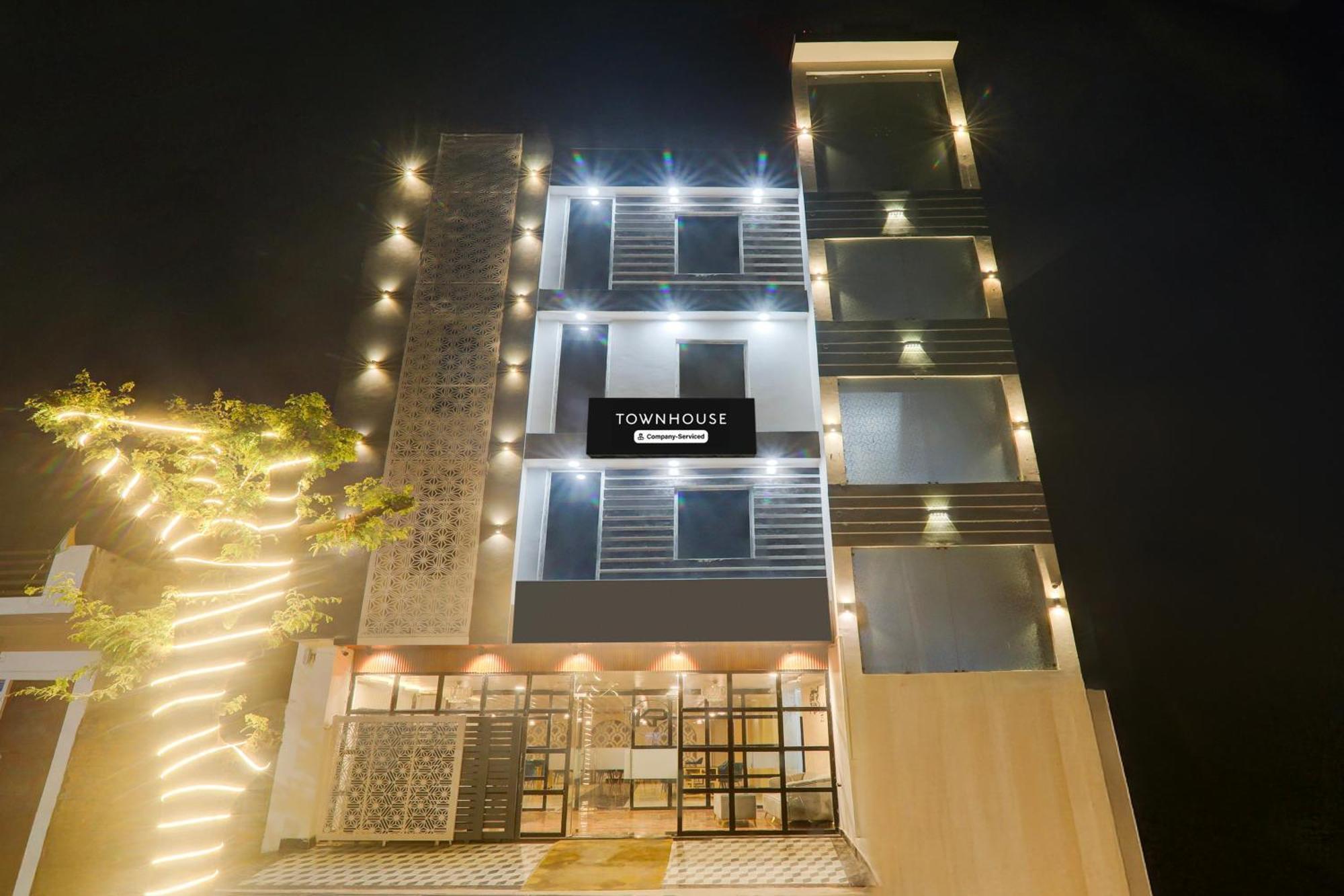 Super Townhouse Shaheed Path Near Ambedkar University Formerly Kings Paradise Bijnaur Exteriér fotografie